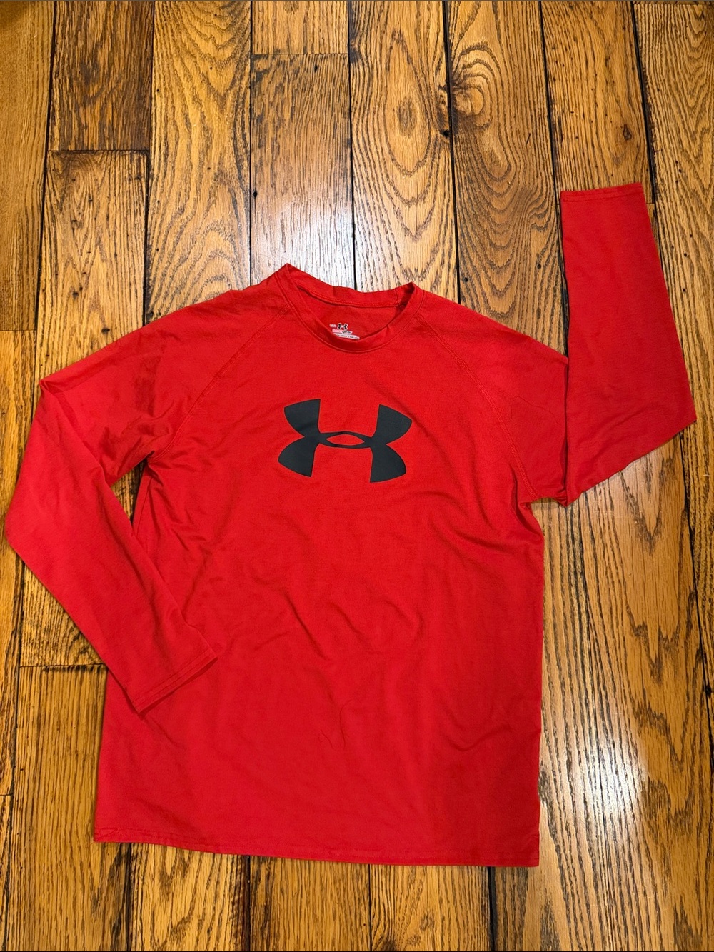 UNDER ARMOUR YOUTH EXTRA LARGE LONG SLEEVE HEAT GEAR RED AND BLACK T-SHIRT